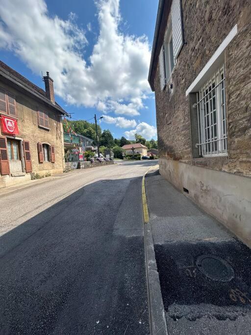 Au Bord De La Furieuse, Proche De La Grande Saline Et Des Thermes De Salins-Les-Bains Kültér fotó